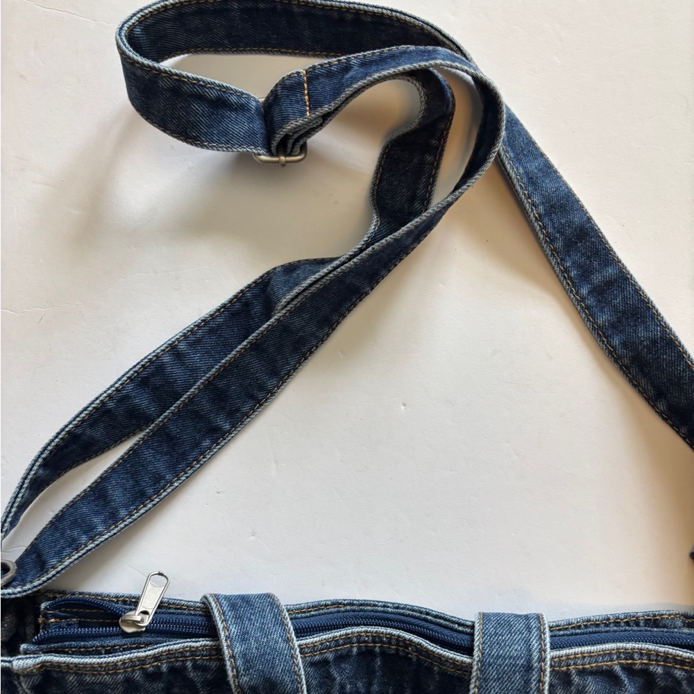 BLUE JEAN TOTE / HANDBAG
HANDLES AND CROSSBODY STRAP 
FUN AND FABULOUS CHIC TOO - Picture 7 of 10